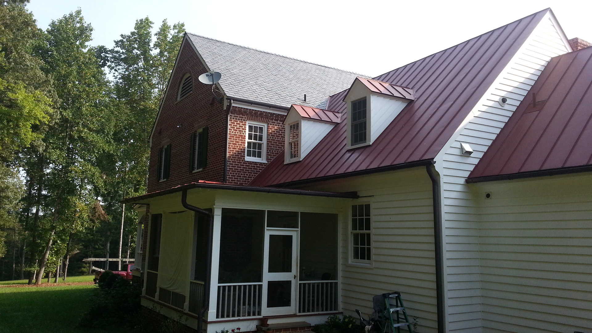 Mechanical double lock standing seam colonial red aluminum roof panel installation